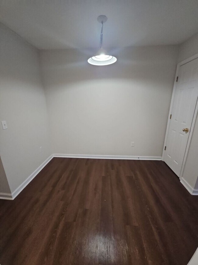 Building Photo - 1219 Byrne Ave