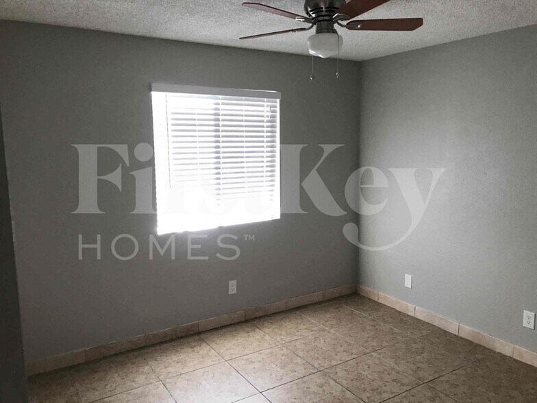 Building Photo - 7629 W Flower St