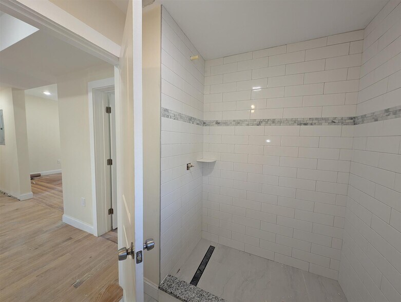 Building Photo - 5 Lowell Cir