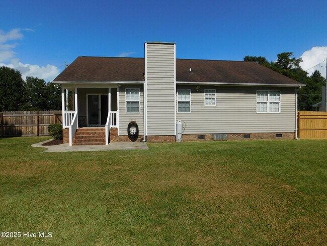 Building Photo - 305 Gibbs Rd