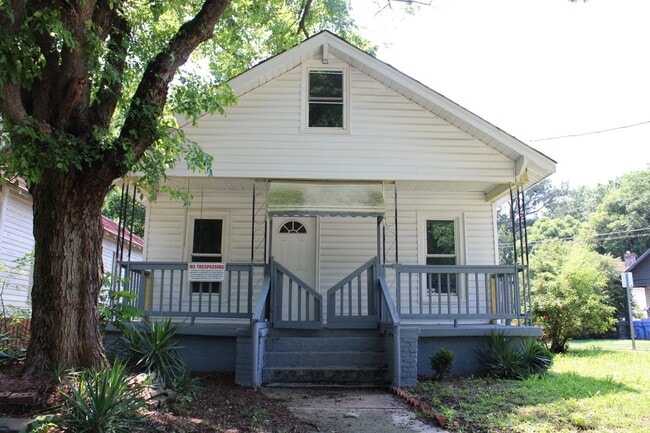 Primary Photo - 413 Grace St S