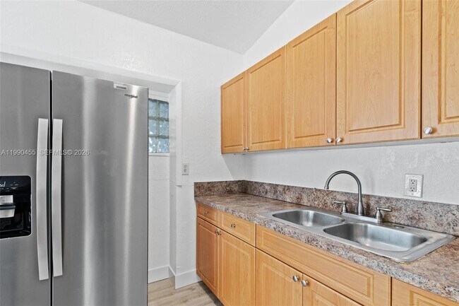 Building Photo - 1557 NW 15th Ave