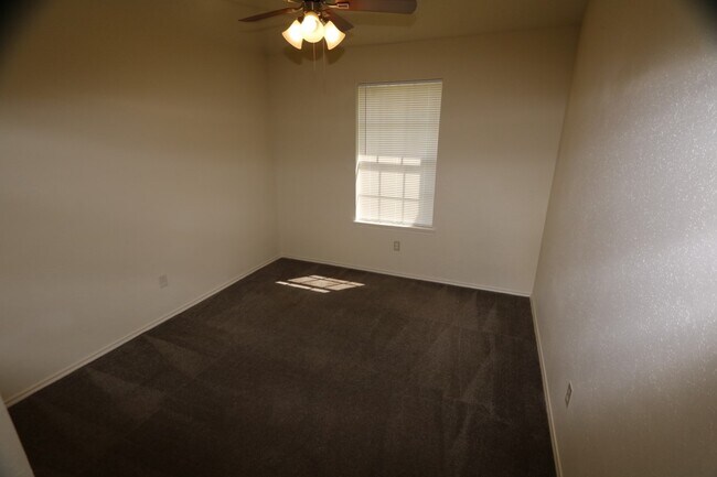 Building Photo - 10031 Red Wolf Ln