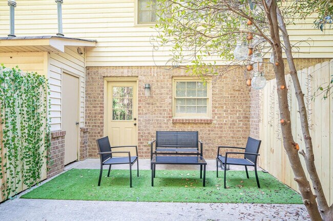 Building Photo - 1267 Sweet Pine Dr