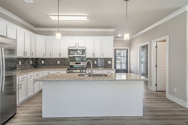 Building Photo - 216 Colima Ave
