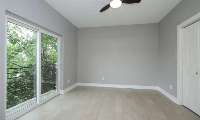 Building Photo - 309 E 43rd St