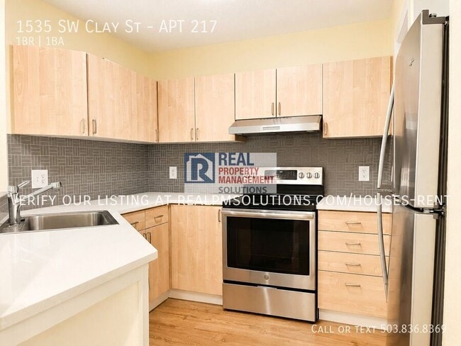 Building Photo - 1535 SW Clay St