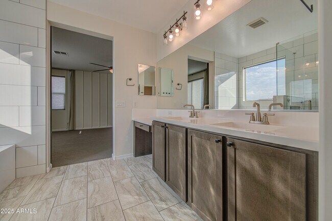 Building Photo - 9856 E Palladium Dr