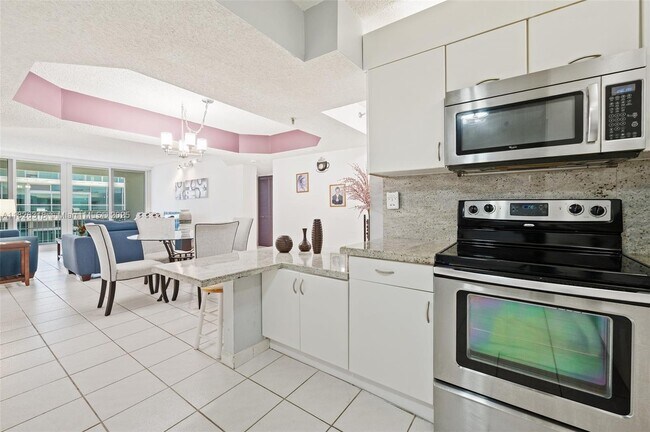 Building Photo - 9341 Collins Ave