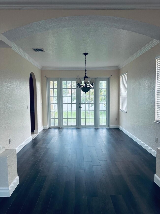 Building Photo - 2261 Ridgewood Cir