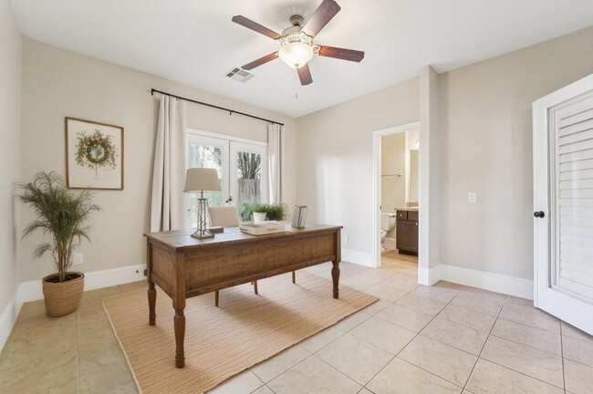 Building Photo - 2421 Beall St