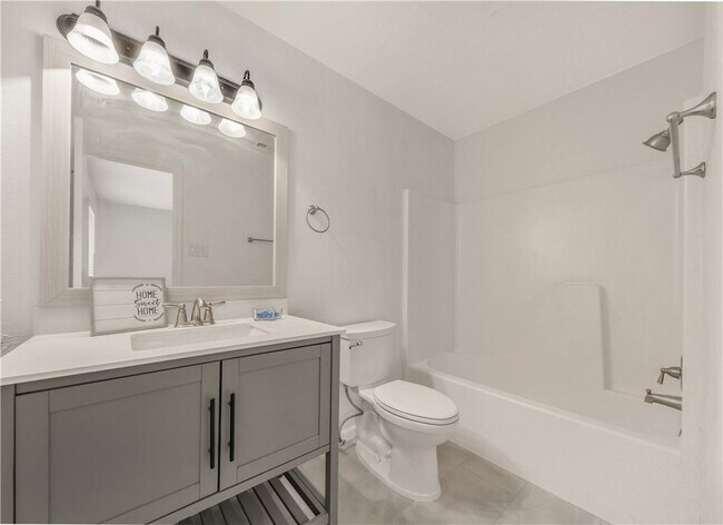 Building Photo - 804 Val Verde Dr