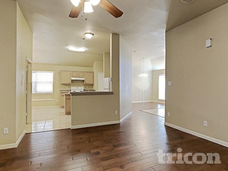 Building Photo - 1205 Rio Vista Dr