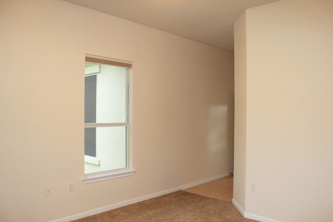 Building Photo - 103 Hill Country Dr