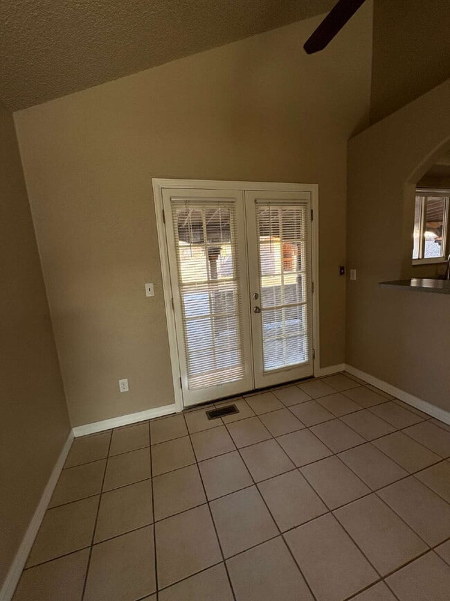 Building Photo - 3 bedroom - Allison