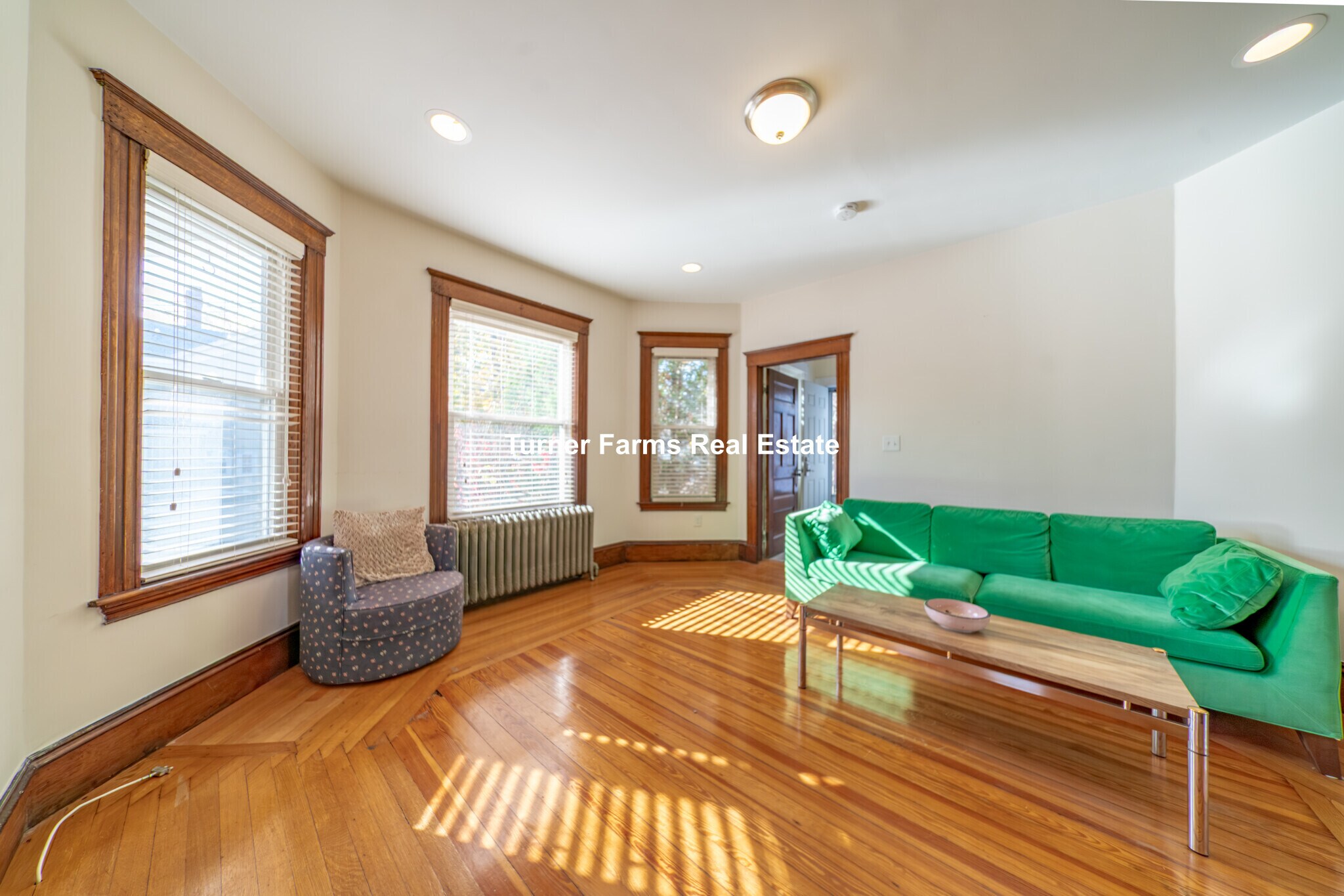 Building Photo - 124 Forest St