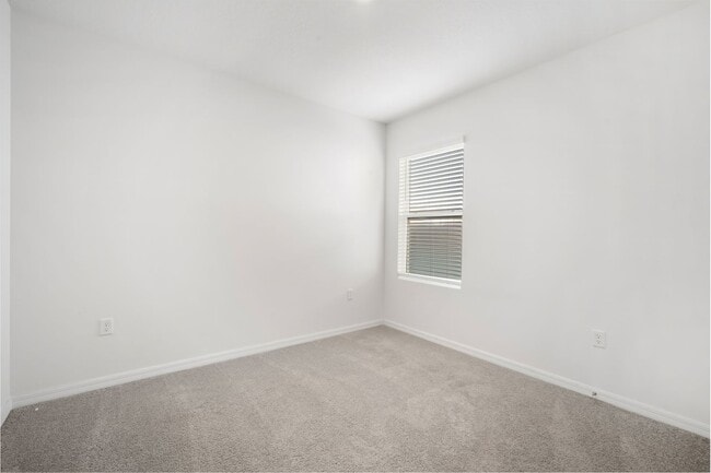 Building Photo - Charming 3/2 Home- Move In ready!
