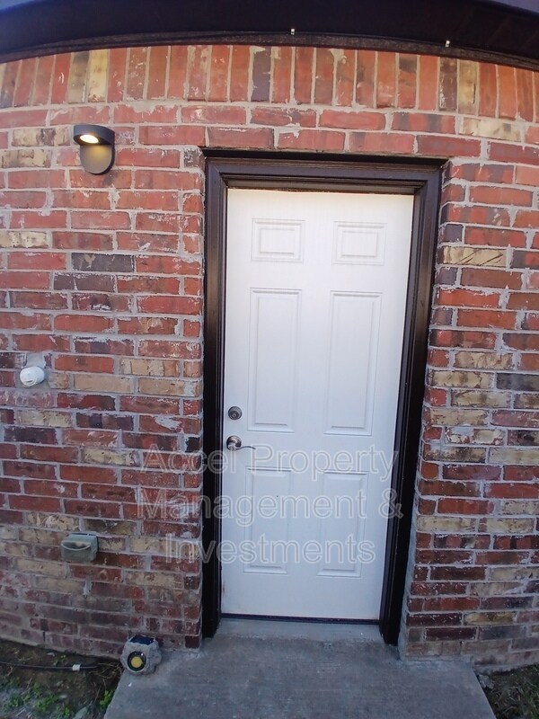 Building Photo - 1805 Cari Nicole Ave