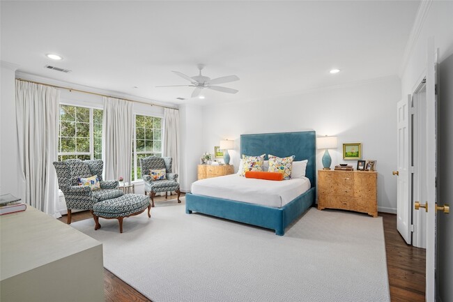 Building Photo - 5527 Briar Dr