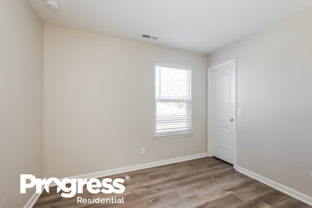 Building Photo - 740 Willow Creek Dr