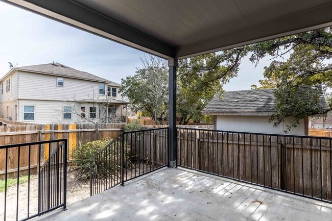 Building Photo - 906 Ashbury Bluff