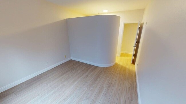 Building Photo - Upgraded 2bd/2Ba Mariana District Condo - Pet Friendly!