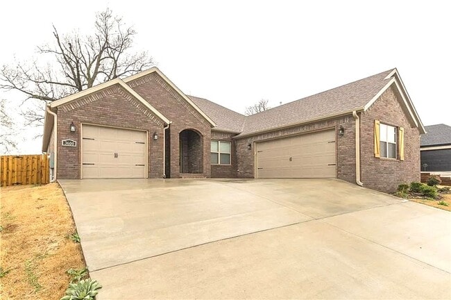 Building Photo - 3600 SW Brittany Rd