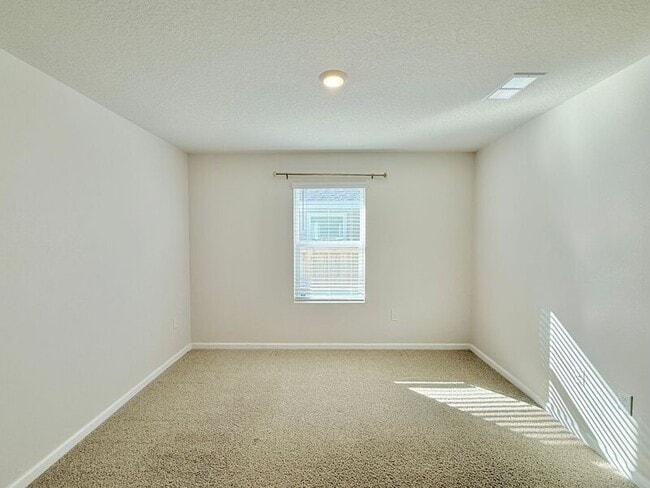 Building Photo - 5320 Peach Dr