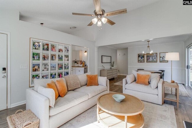 Building Photo - Charming Chapin Ranch in a Cul-de-Sac!