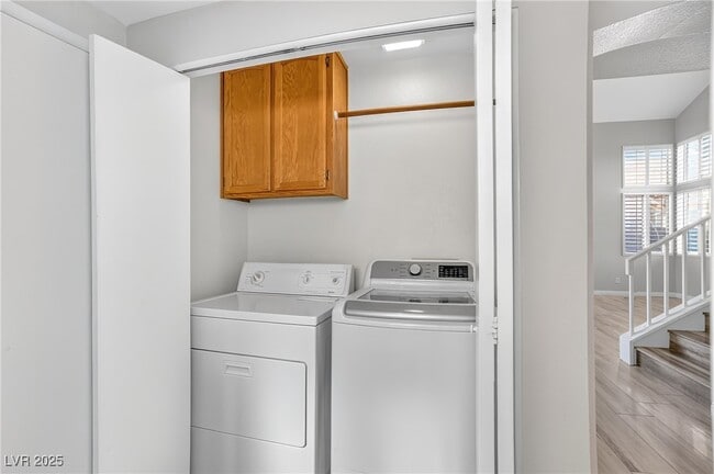 Building Photo - 636 Thornewood Pl