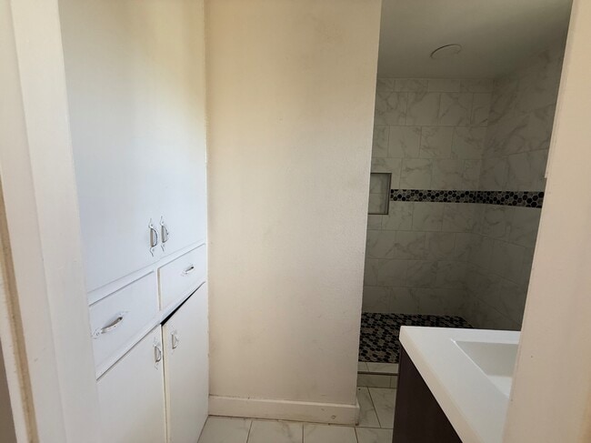 Building Photo - 105 S Magnolia St