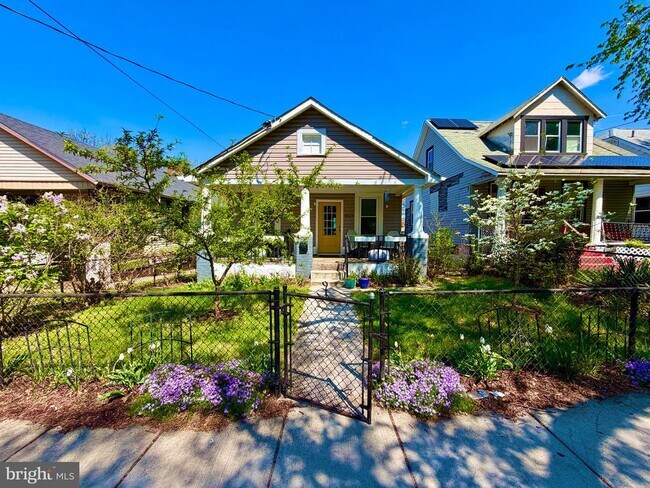 Building Photo - 4020 Grant St NE