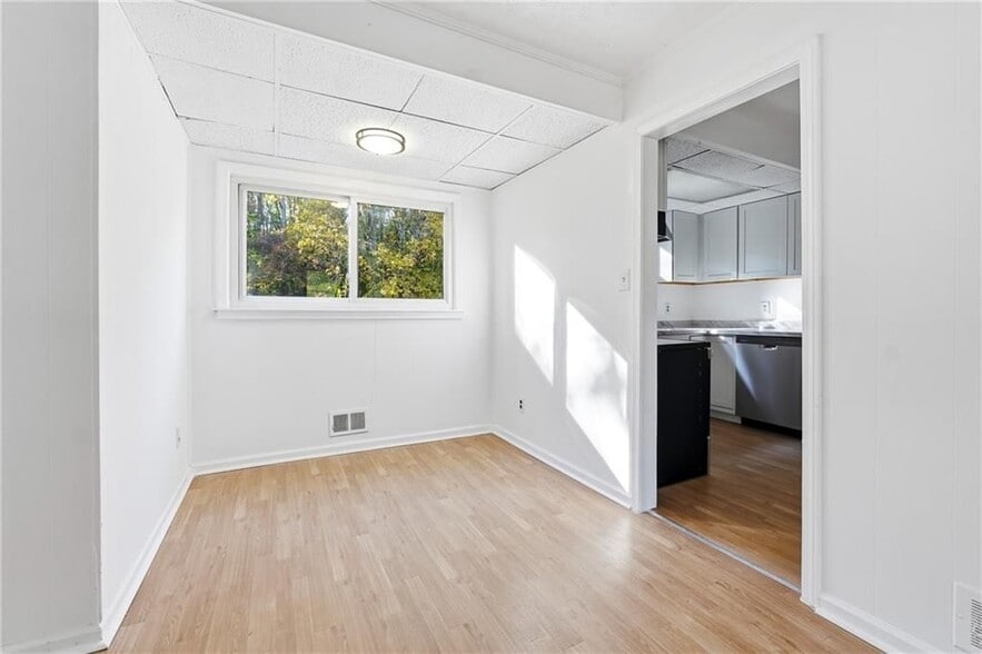 Building Photo - 6917 Laurel Wood Dr