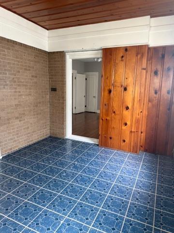 Building Photo - 2701 Stuart Dr