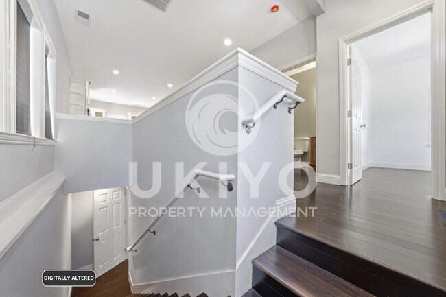 Building Photo - 1123 30th St