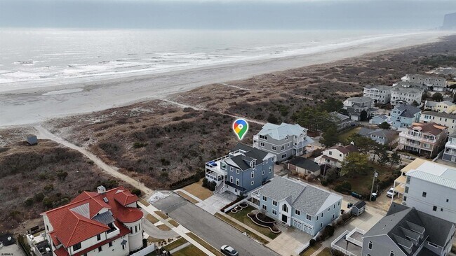 Building Photo - 404 21st St S