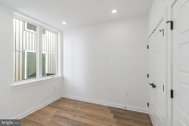 Building Photo - 1325 Buttonwood St