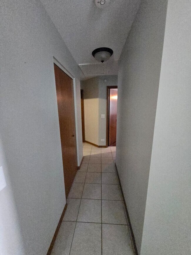 Building Photo - 2544 Dickens Dr
