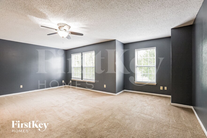 Building Photo - 10735 Cyrus Dr