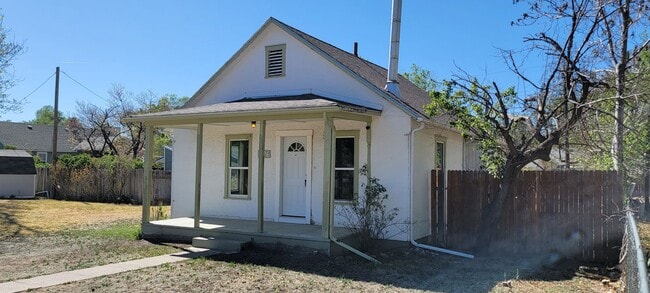 Building Photo - 2 Bedroom 1 Bath Home