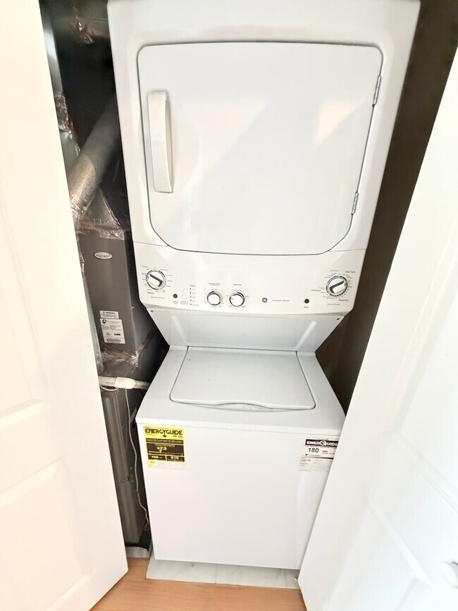 Building Photo - 113 S Paulina St