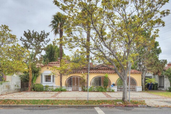 Building Photo - Welcome to this beautifully updated Spanis...