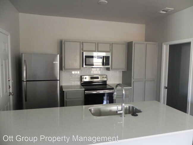 Building Photo - 208 Lowes Blvd