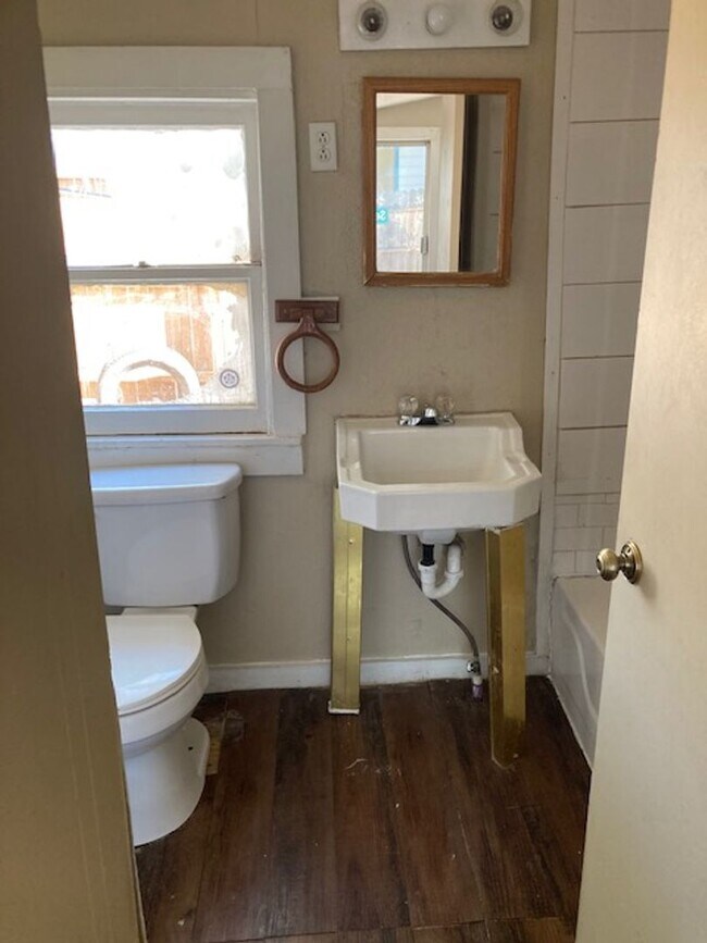 Building Photo - Cute 1 bed/1 bath