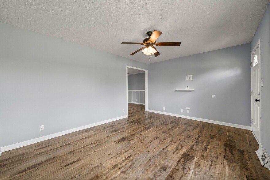 Building Photo - 167 Taft Dr