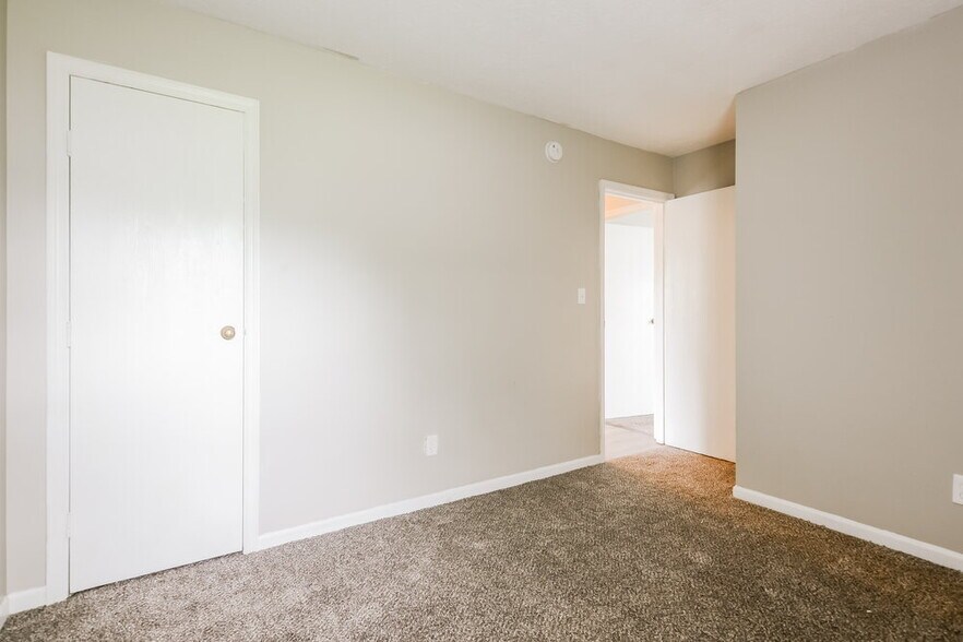 Building Photo - 5722 Pilgrim Dr