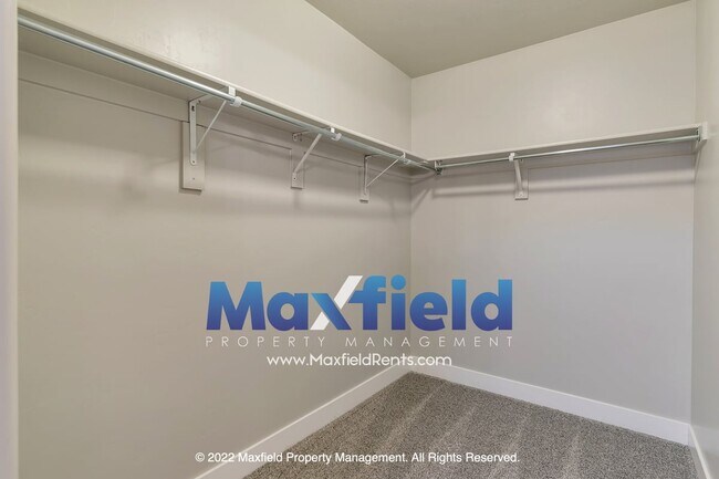 Building Photo - 529 Fox Chase Dr