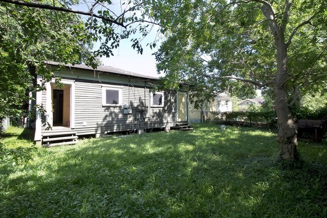 Building Photo - 303 Northwood St