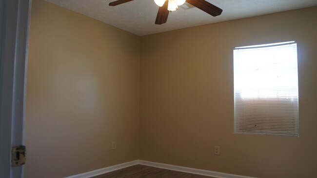 Building Photo - A Great Starter Home for rent Just For YOU!