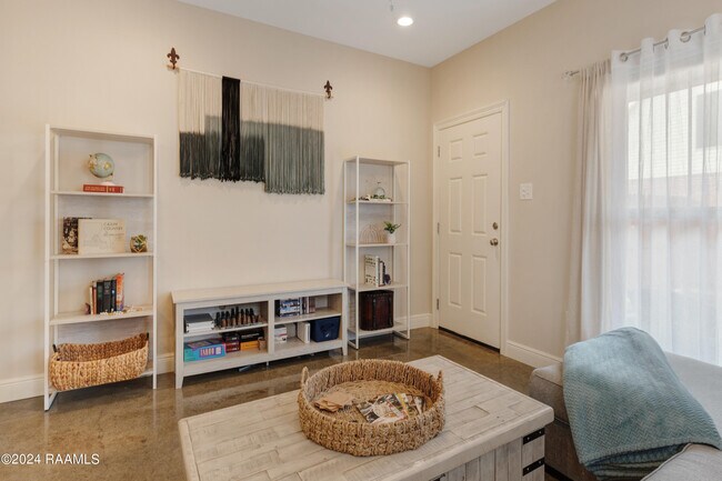 Building Photo - 416 Row 3